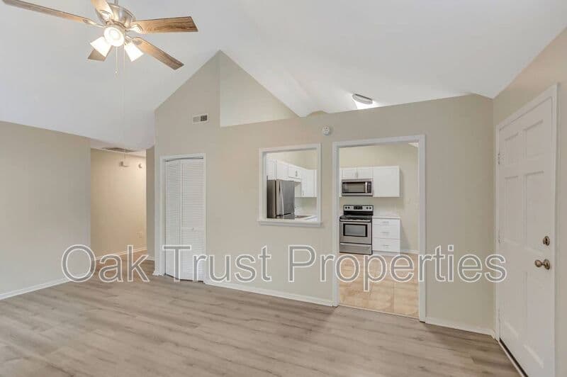Charleston House: 1755 River Front Drive