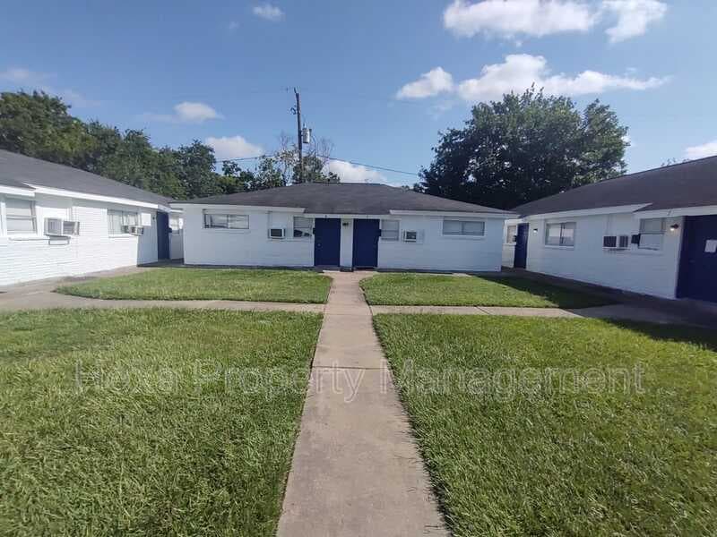 Houston Condo: 4207 Phlox St