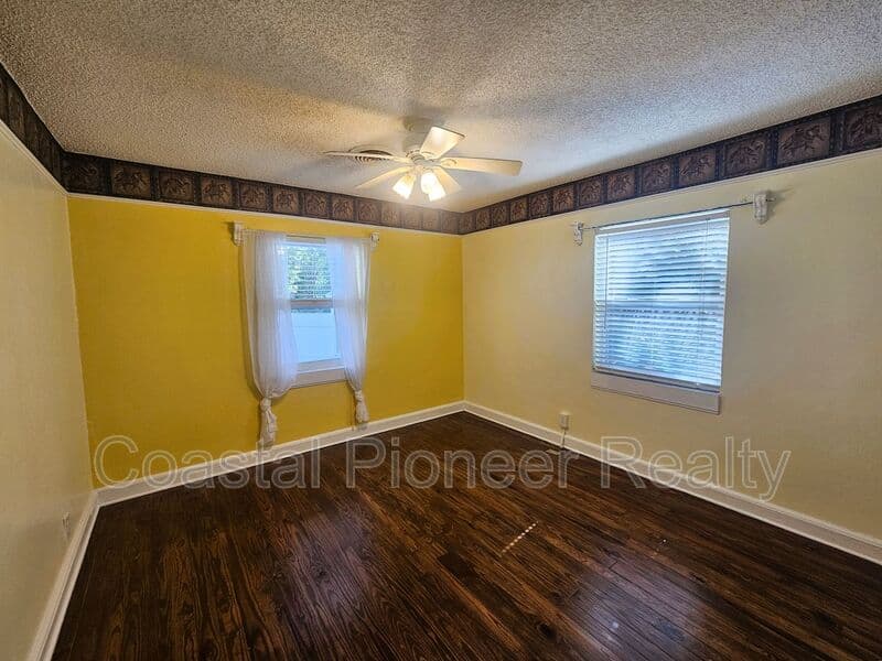 Tampa House: 7301 N 13th St