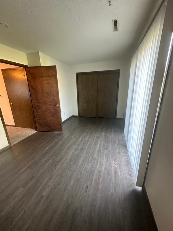 Hiawatha Condo: 980 Eisenhower Rd