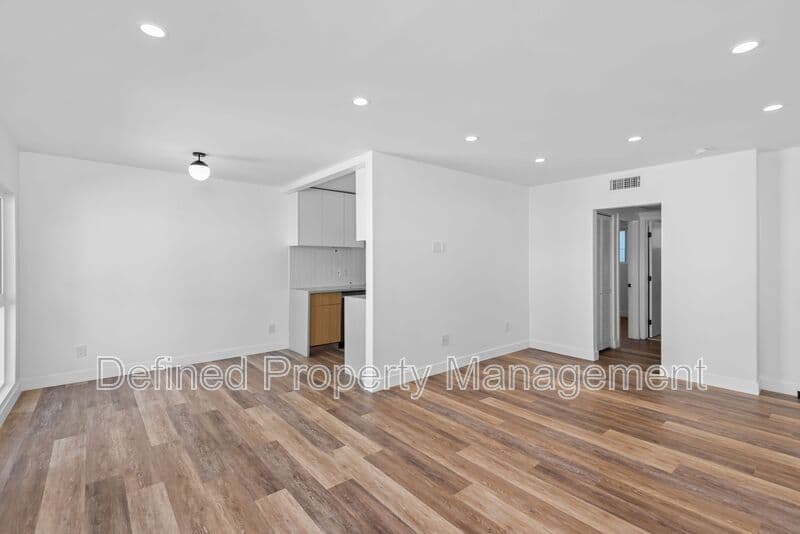 Los Angeles Condo: 1563 Gordon Street