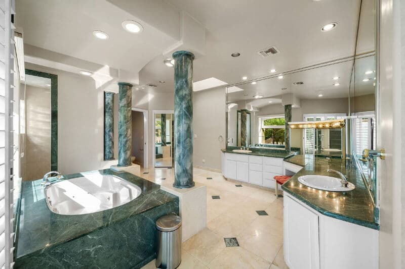 San Diego House: 18714 Bernardo Trails Dr