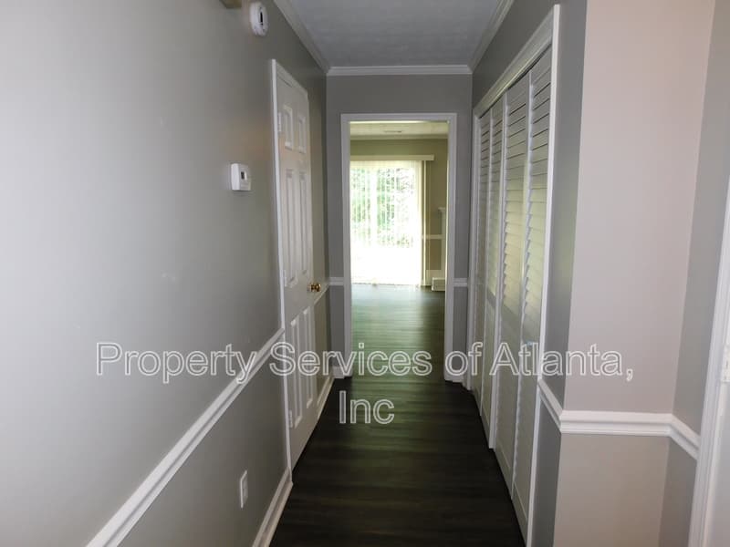 Marietta House: 2775 New South Dr