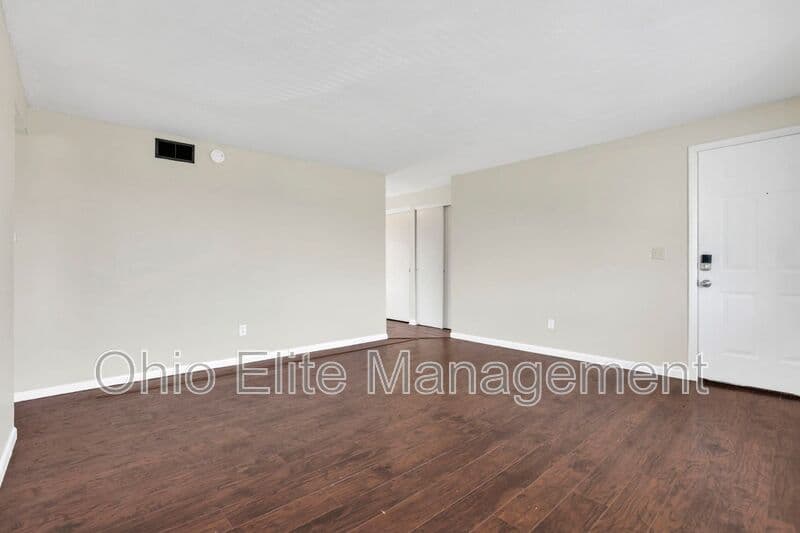 Columbus House: 861 Kingsford Rd