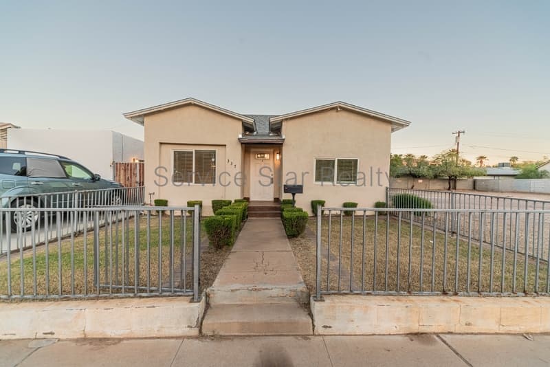 Phoenix House: 337 N 15th Ave