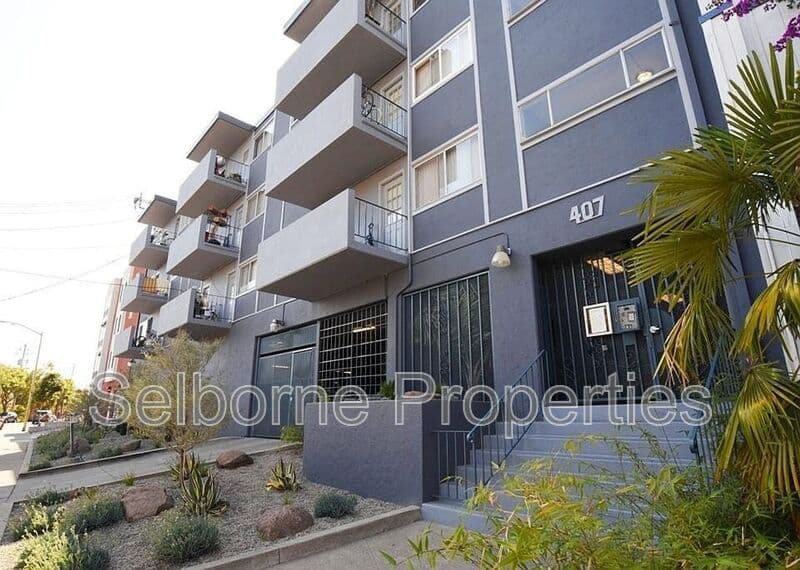 Oakland House: 407 Fairmount Ave