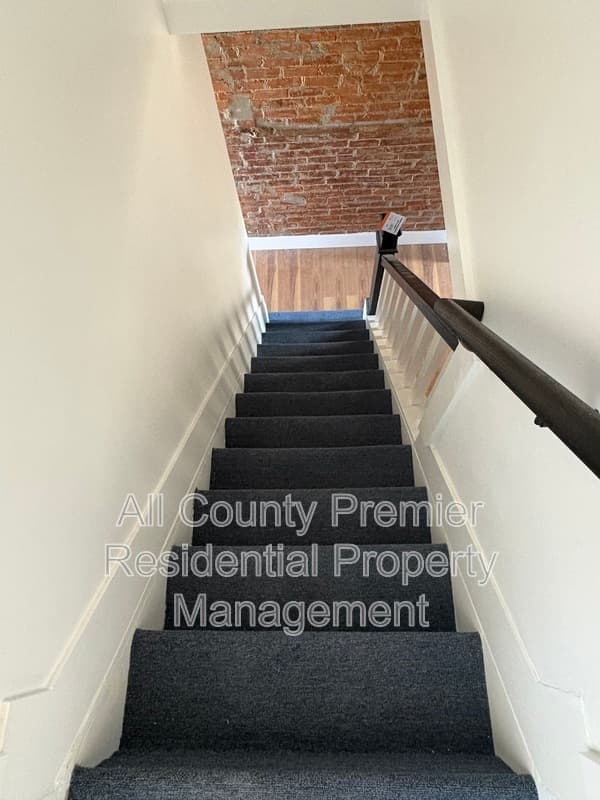 Camden House: 118 Vine Street