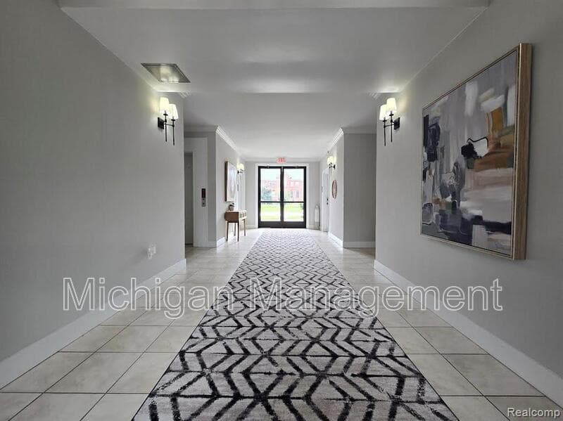 Birmingham Condo: 2727 E Maple Rd