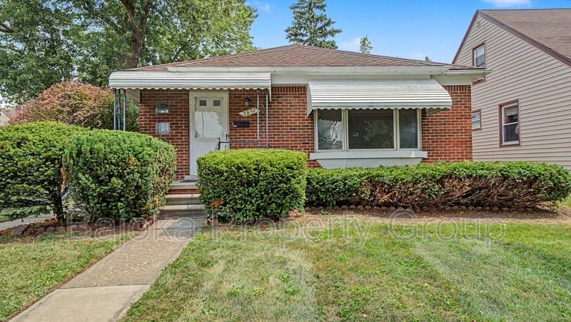 Lincoln Park House: 2957 Fort Park Boulevard