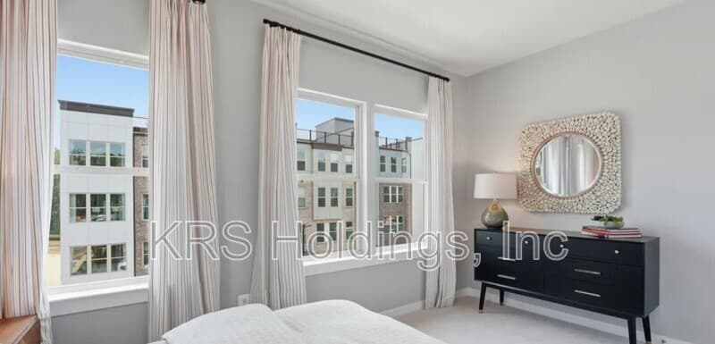 Woodbridge Townhome: 3738 District Dr.