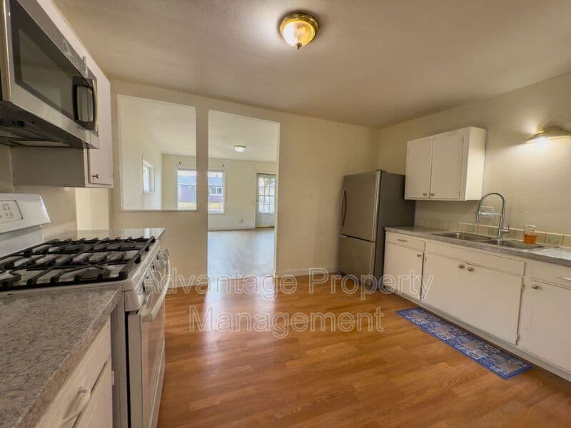 Albany House: 319 15th Ave SE
