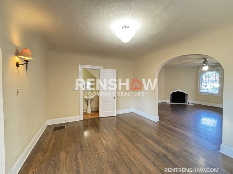 Memphis House: 662 S Mclean Blvd
