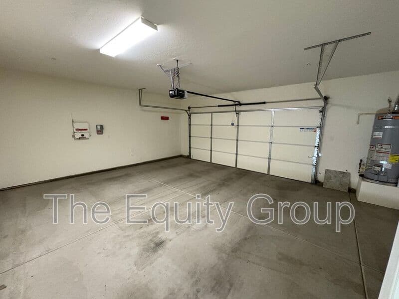 Visalia House: 3208 North Rova Ct