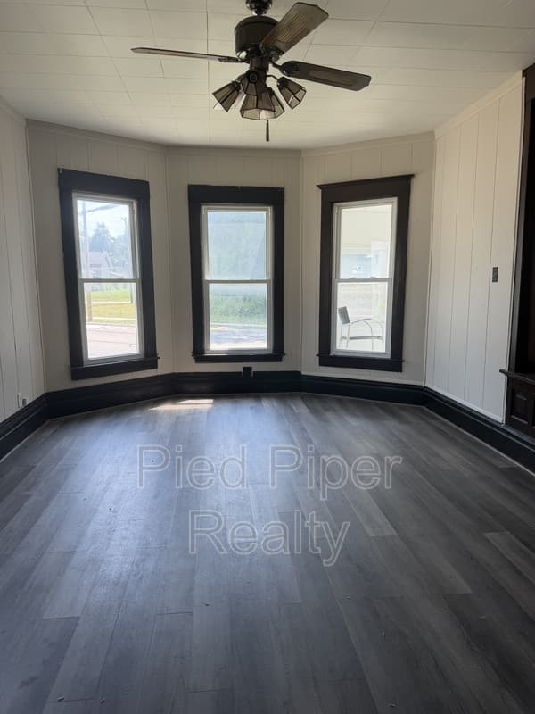 Freeport House: 839 S Adams Ave