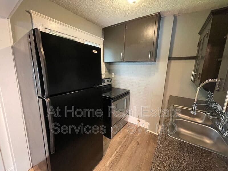 Springfield Townhome: 746 S Fremont Ave