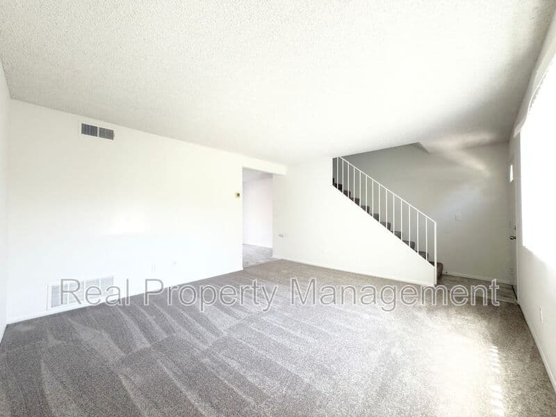 Oceanside Townhome: 2104 Via Sonora