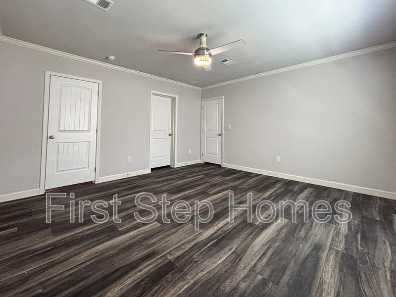 Tyler House: 407 Marco St