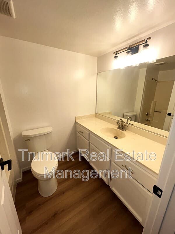Glendale Townhome: 3831 La Crescenta Ave