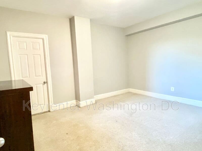 Washington Condo: 3010 Wisconsin Ave, NW