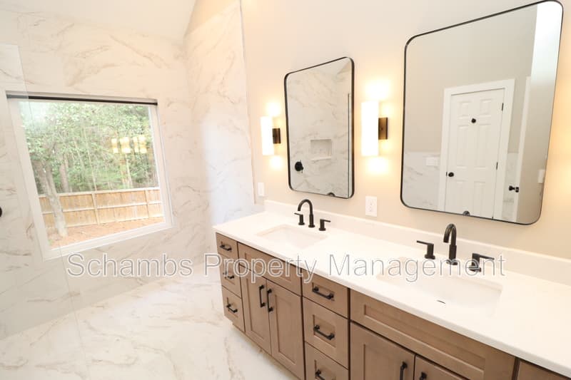 Cary House: 106 Kensbury Cir