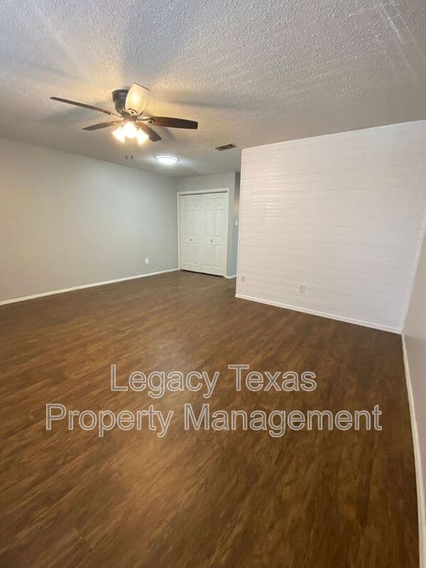 CLEBURNE Condo: 1409 W Kilpatrick Ct Apt D