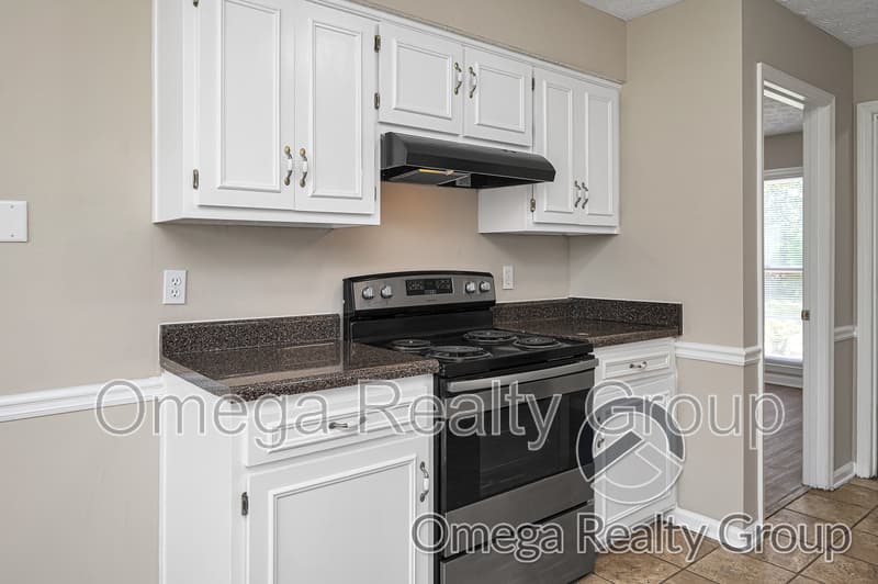 Smiths Station House: 144 Lee Road 318