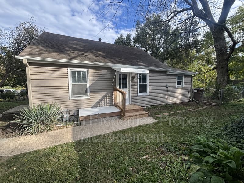 Lawrence House: 1338 Brook Street