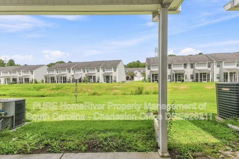 Goose Creek House: 240 Jackson St