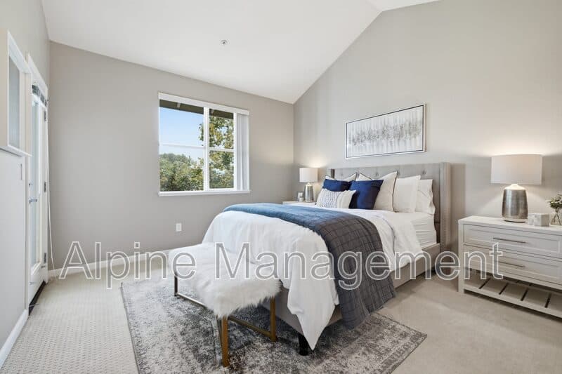 East Palo Alto Condo: 1982 West Bayshore Road - Main
