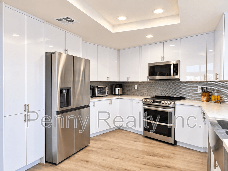 Escondido House: 9603 Indian Creek Way