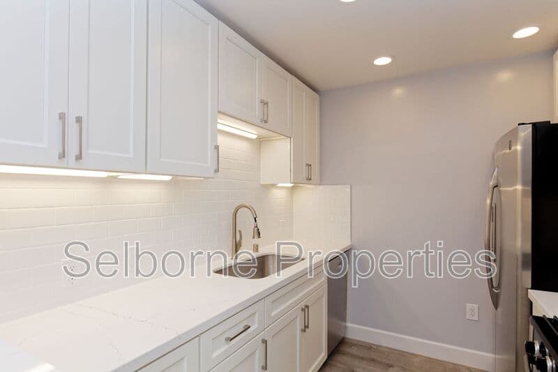 Oakland House: 1401 Jackson Street