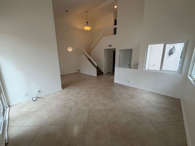San Diego House: 7110 Caminito Zabala