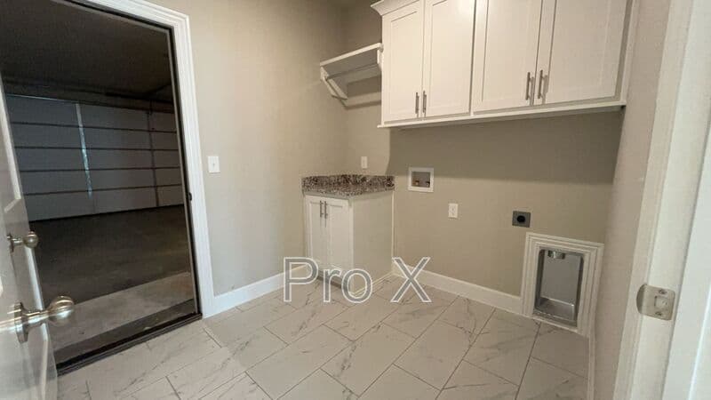 Pea Ridge House: 2408 Charles St