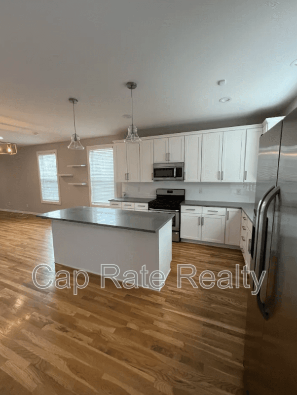 Columbus House: 1223 N Grant Ave