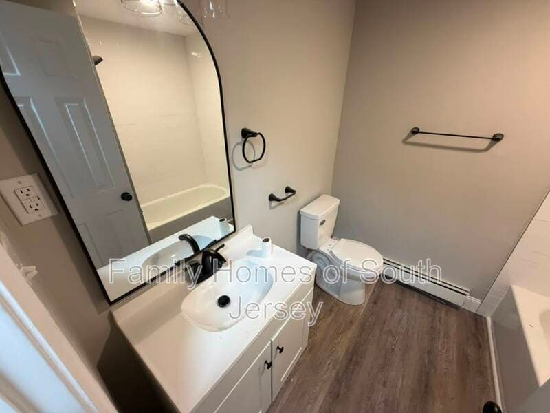Gloucester City Apartment: 242 N Broadway