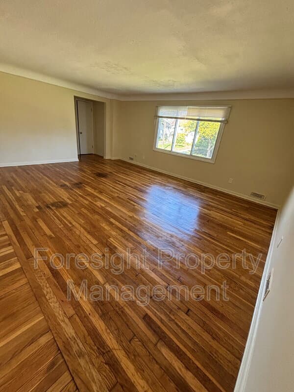 Shaker Heights Condo: 17460 Chagrin Blvd
