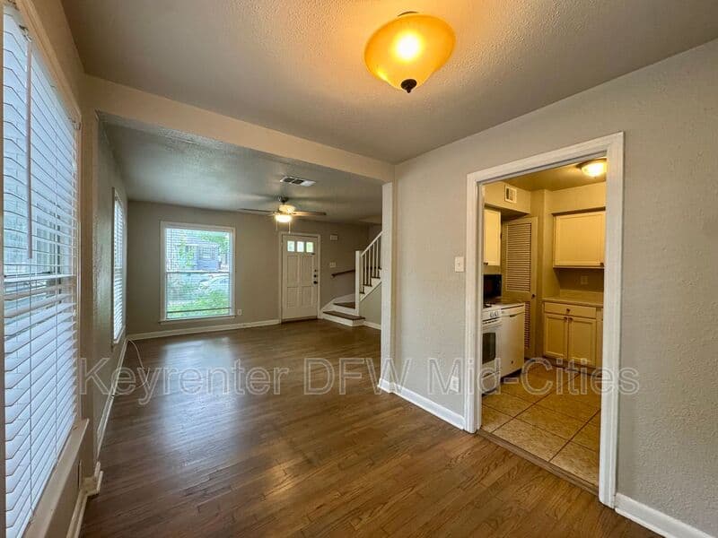 Dallas House: 311 N Oak Cliff Boulevard