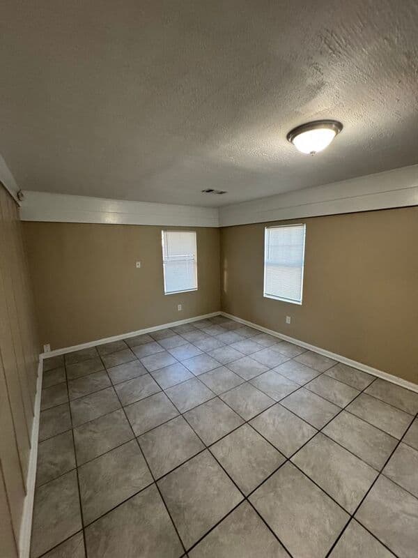 Memphis House: 4523 E Mallory Ave
