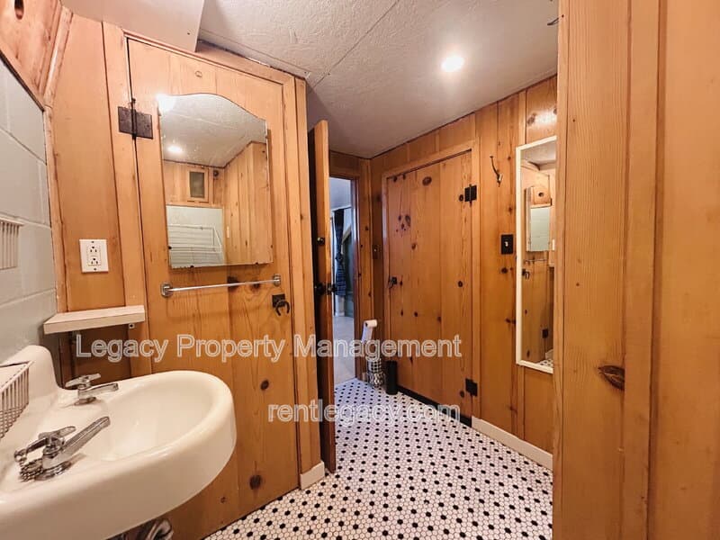 Crockett House: 653 Alhambra Street