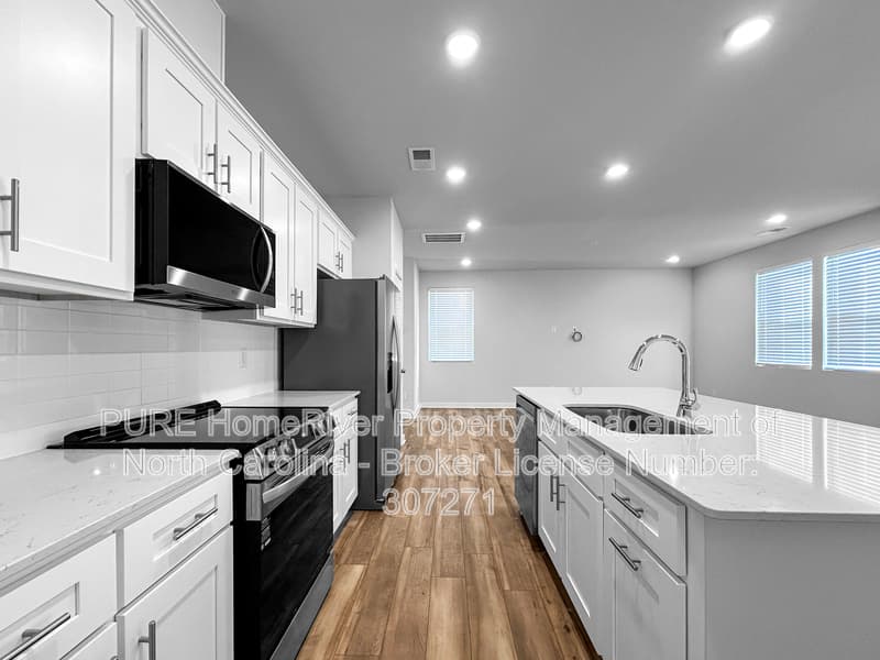 Hickory House: 2957 31st St Ln NE