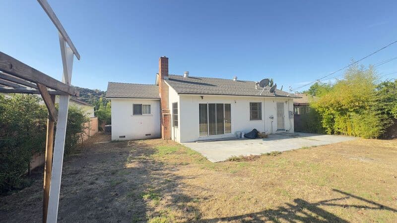 Glendora House: 427 E Haltern Ave