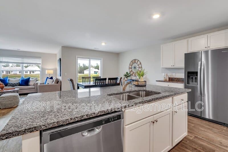 Bloomingdale House: 224 Skylark Rd
