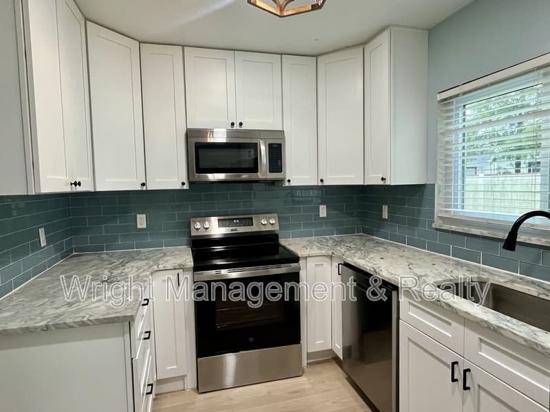 St. Petersburg House: 8330 Waverly Road North
