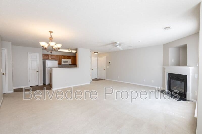 High Point House: 6121 Hedgecock Cir