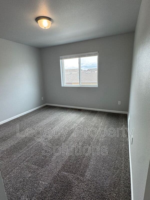 Mandan House: 719 Hillcrest Dr.