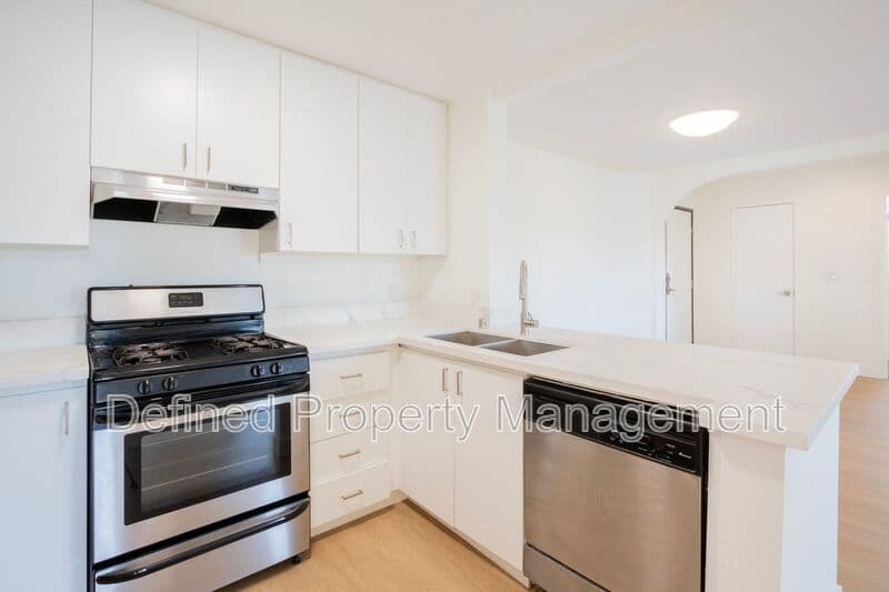 Northridge Condo: 10020 Zelzah Avenue