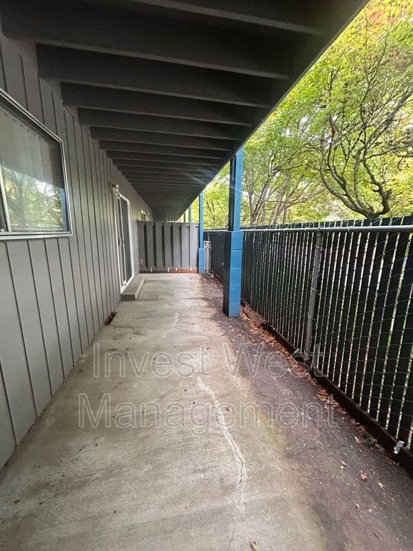 Vancouver House: 1701 E Reserve Street