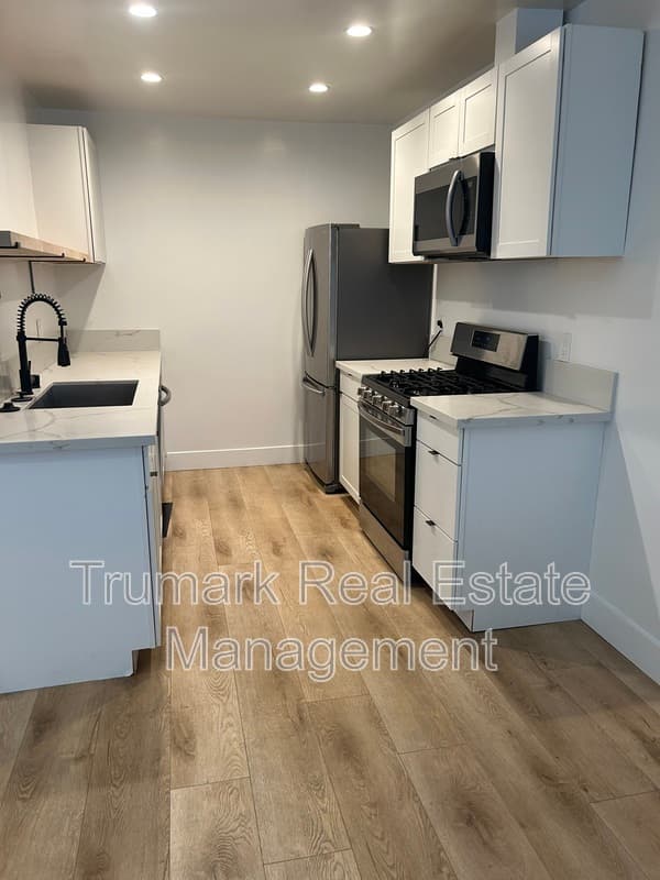 Glendale Condo: 1422 E Maple St
