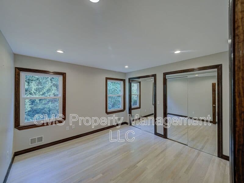 Morganville House: 17 Bauers Ln