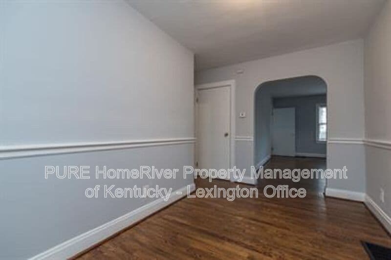 Lexington House: 200 Floral Park